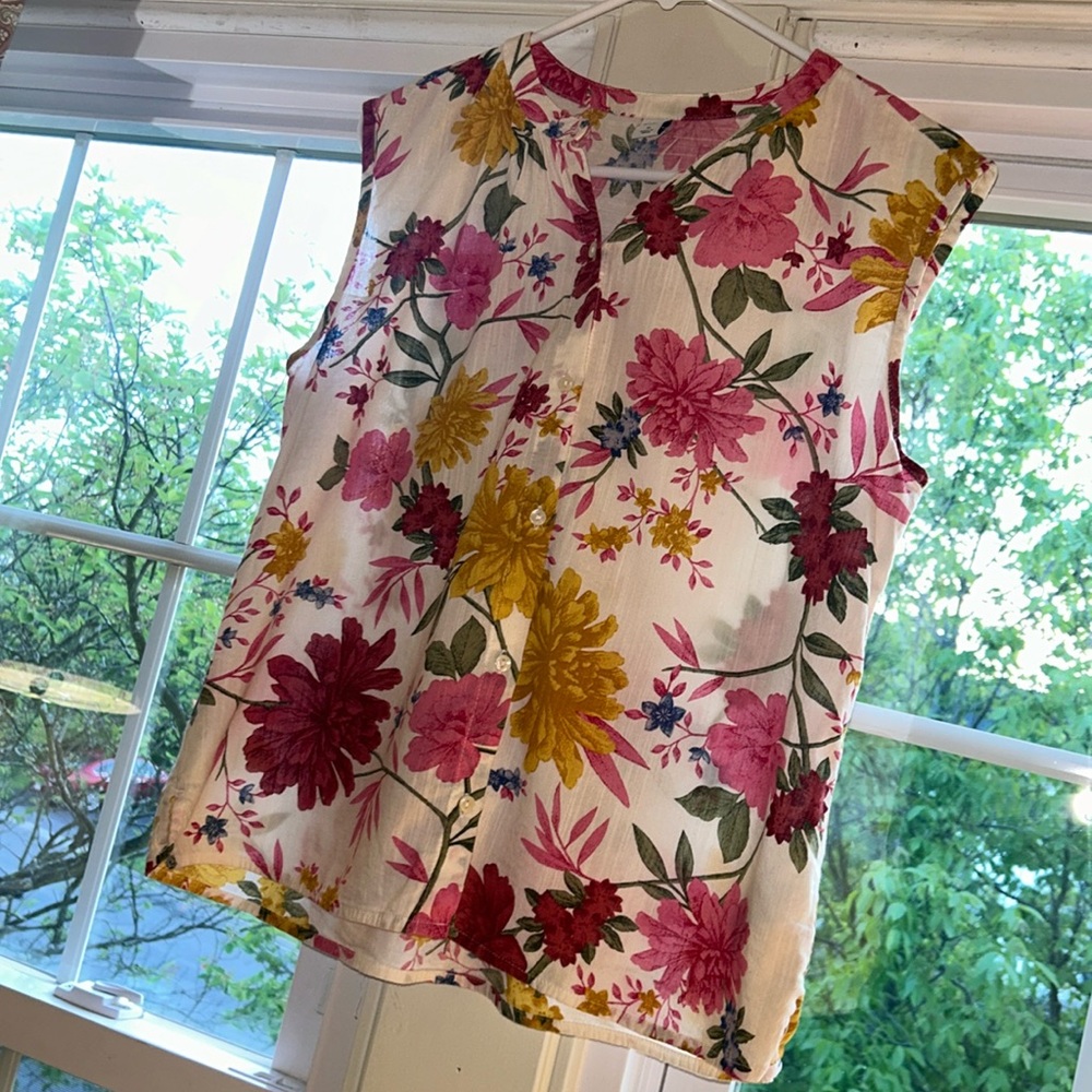 Old navy floral sleeveless blouse MEDIUM